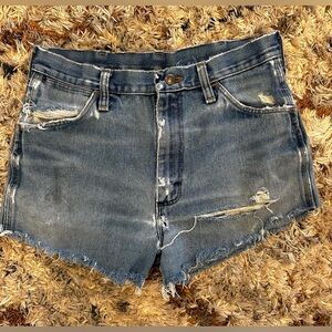 Wrangler Ladies High Waist Cut Off Shorts Waist 29 Inches
